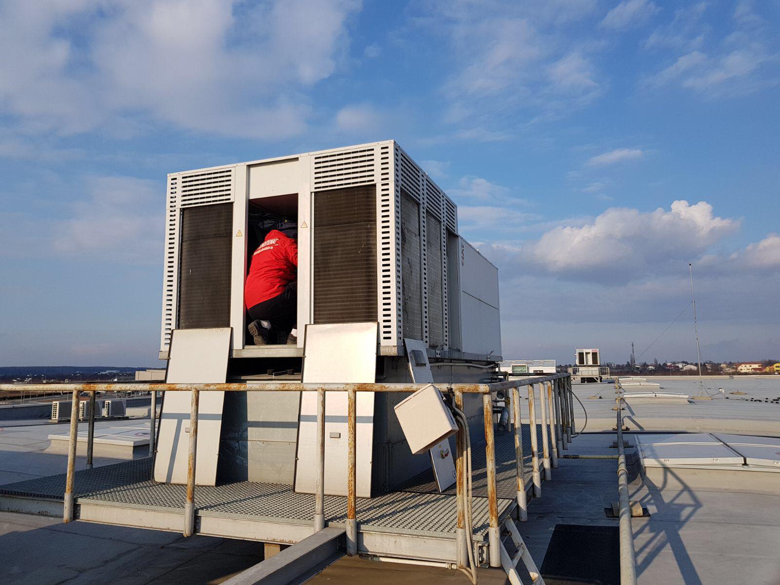 49844989_767668643567549_5078583645363503104_n-min